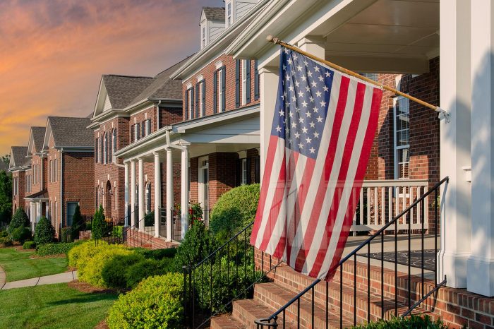 US-Flag-and-Homes